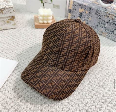 cappello fendi occhi|Altro.